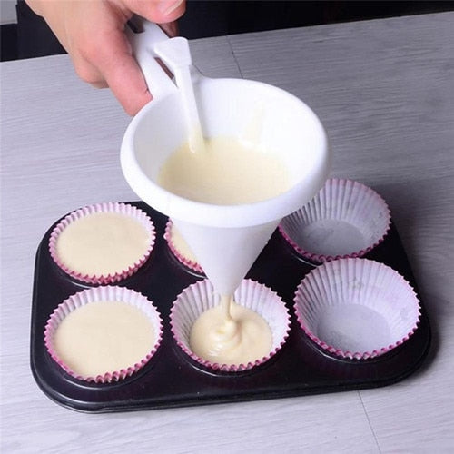 1Pc Kitchen DIY Convenient Chocolate Candy Icing Funnel Mold White Foodgrade Plastic Pancake Cream Batter Dispenser Cake  Tool